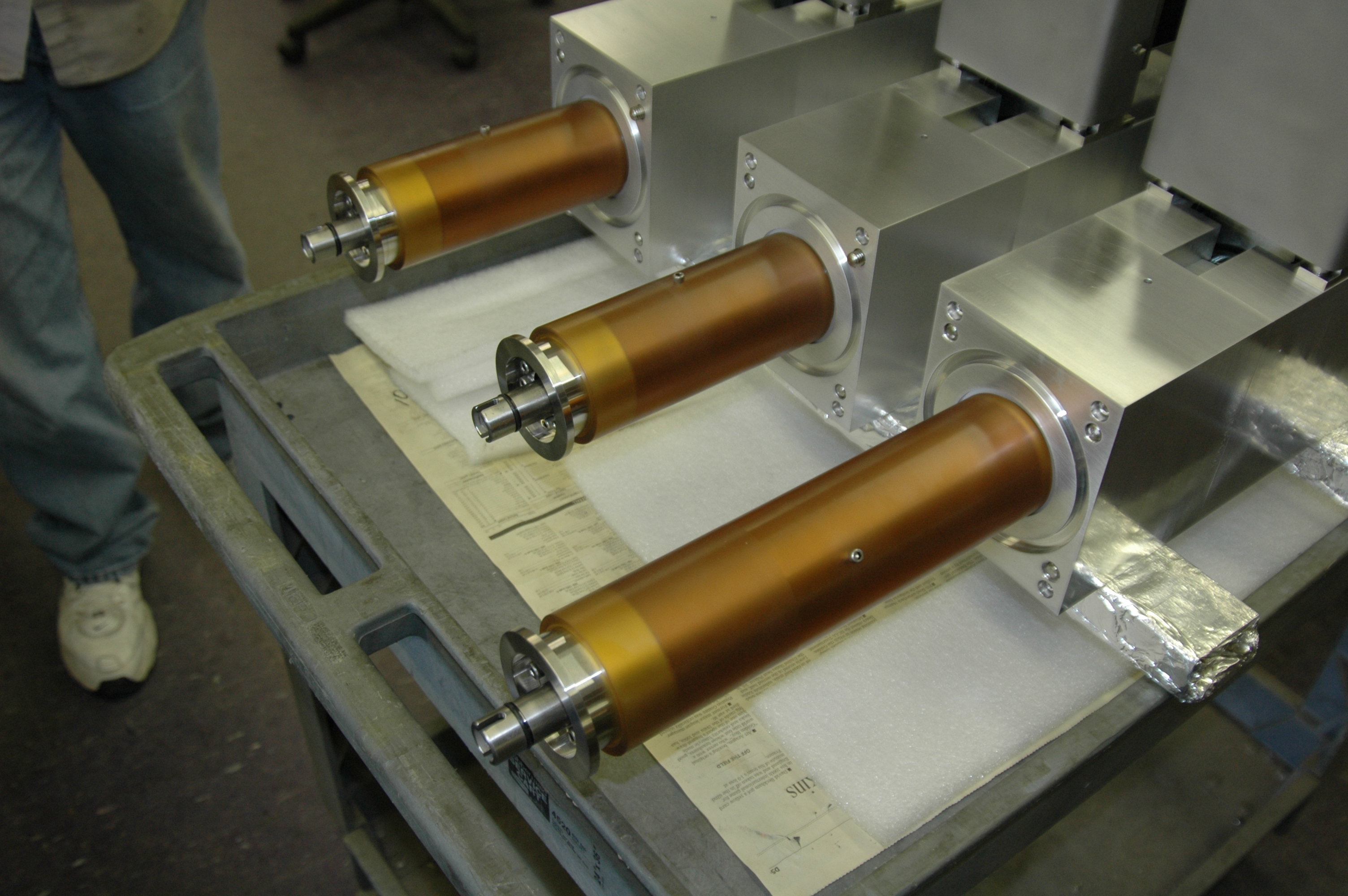 Side Mount Cylindrical Drives with Chamber Offset